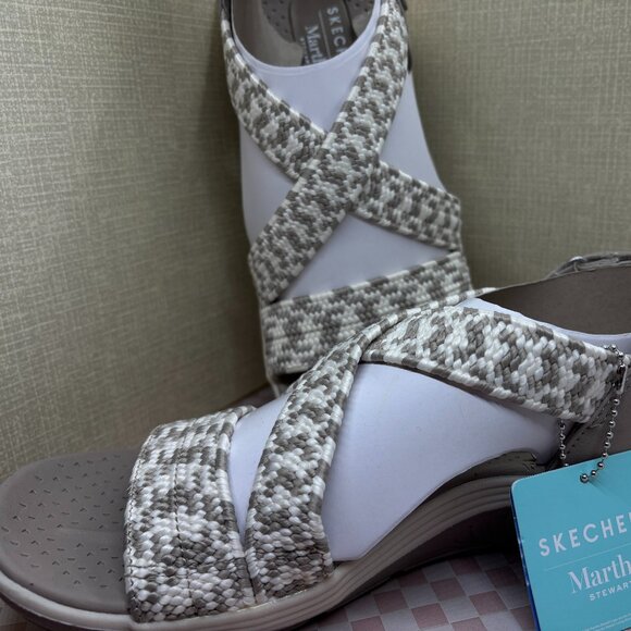 8.5 NWT Skechers Sandals - Picture 2 of 6